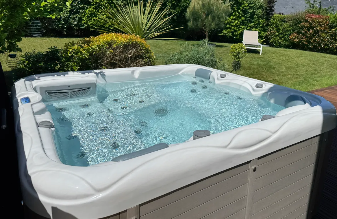 Rs Piscines Pisciniste Laval En Mayenne Spa